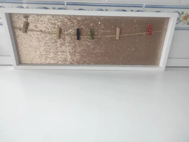 Cuadro decorativo lentejuelas oro y rojo