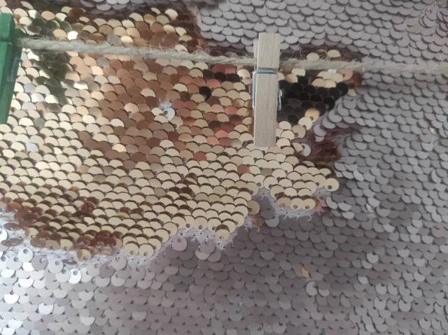 Cuadro decorativo lentejuelas oro y rojo