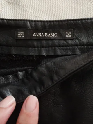 Minifalda Zara Piel Negra