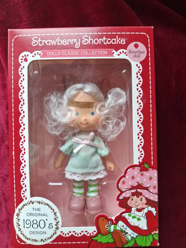 Strawberry Shortcake Muñeca Clásica con caja