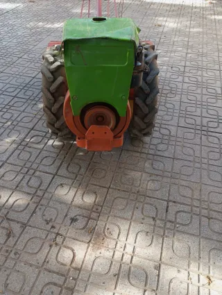 Pascuali Tractor Pequeño 18 caballos.