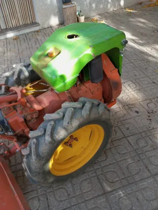 Pascuali Tractor Pequeño 18 caballos.