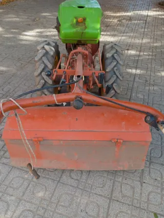 Pascuali Tractor Pequeño 18 caballos.
