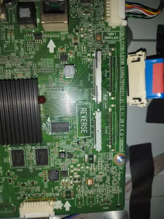 Tv lg 32LA620S para piezas pantalla estallada