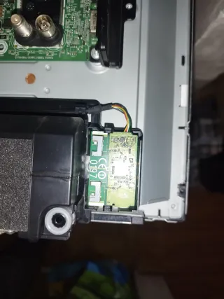 Tv lg 32LA620S para piezas pantalla estallada