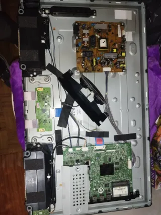 Tv lg 32LA620S para piezas pantalla estallada