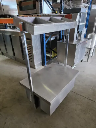 Mueble cubertero de metal