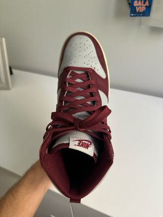 Nike Dunk High Corinto y Grises