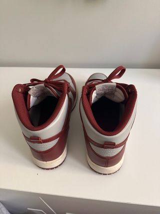 Nike Dunk High Corinto y Grises