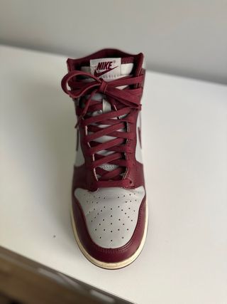 Nike Dunk High Corinto y Grises