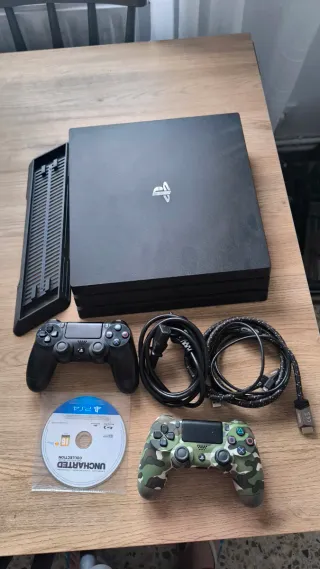 PS4 (PlayStation 4) Negra + Accesorios