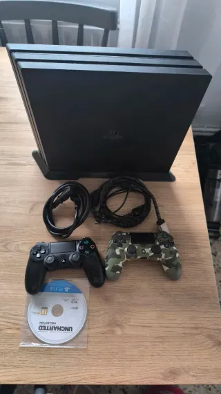 PS4 (PlayStation 4) Negra + Accesorios