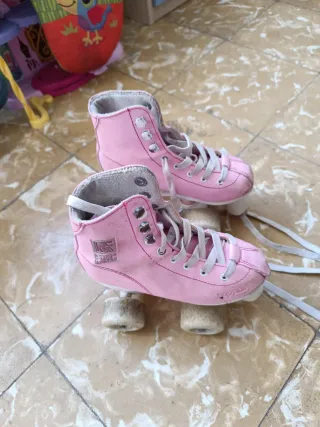 Patines 4 ruedas coderas y rodilleras casco t5 a 6