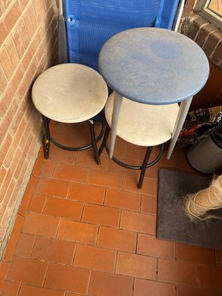 Juego de 2 sillas y dos banquetas