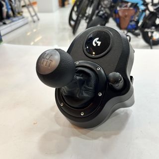 VOLANTE PARA XBOX LOGITECH G920 CON PEDALES Y CAJA + PALANCA DRIVING FORCE