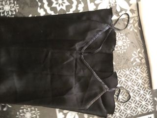 Sottoveste in raso bianco è una in nero