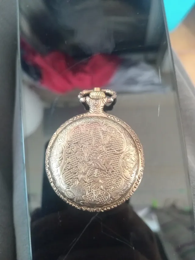2 Relojes de bolsillo dorado con grabado