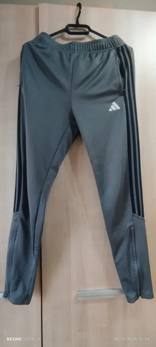 Pantalón chándal Adidas gris T.176