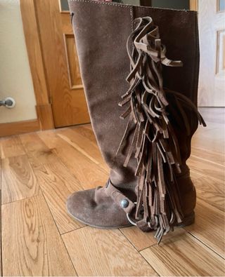 Botas marrones con flecos