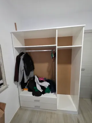Guardaroba bianco con cassettiera IKEA
