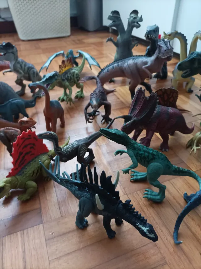 Lote 32  Dinosaurios