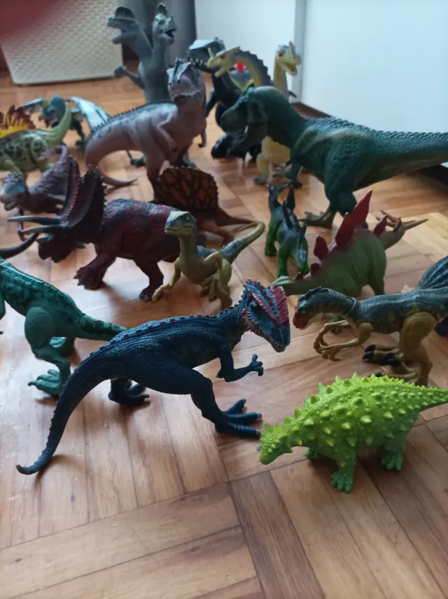 Lote 32  Dinosaurios