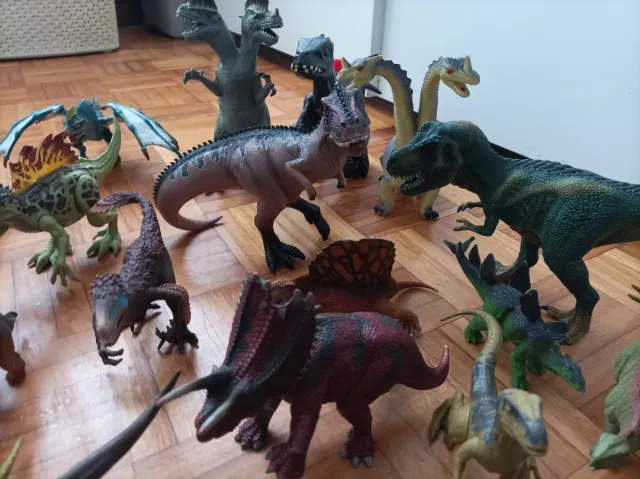 Lote 32  Dinosaurios