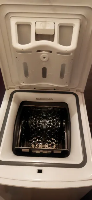 Lavadora blanca poco uso