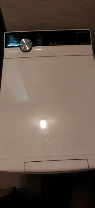 Lavadora blanca poco uso