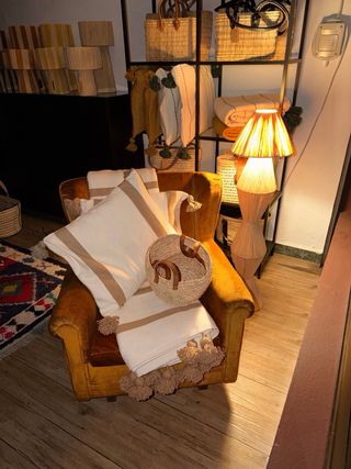 Lámpara de pie artesanal rafia