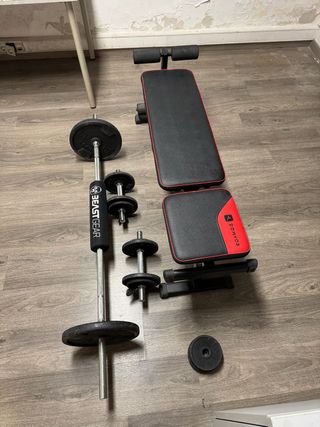 Banco de pesas con mancuernas y barra