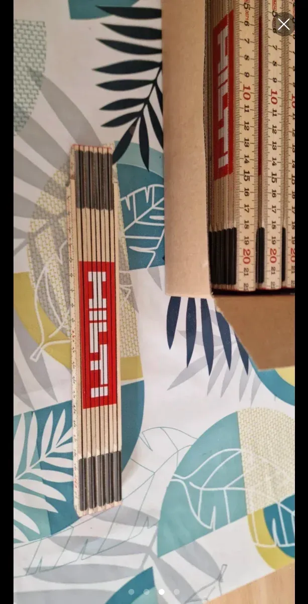 Metro pieghevole in legno Hilti