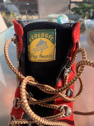 Botas de montaña rojas Pepe Amorós