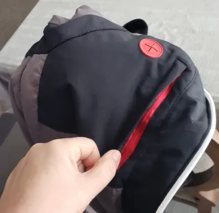 T.L  Cazadora impermeable con gorra azul marino