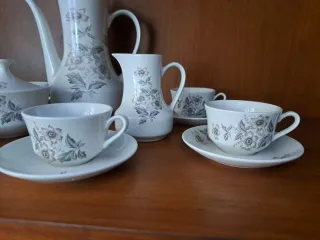 Juego de café vintage porcelana floral.