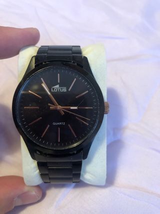 Reloj Lotus Negro y Dorado