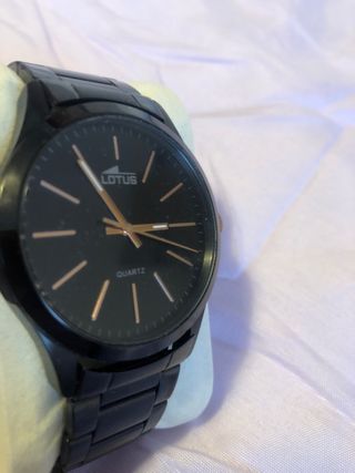 Reloj Lotus Negro y Dorado