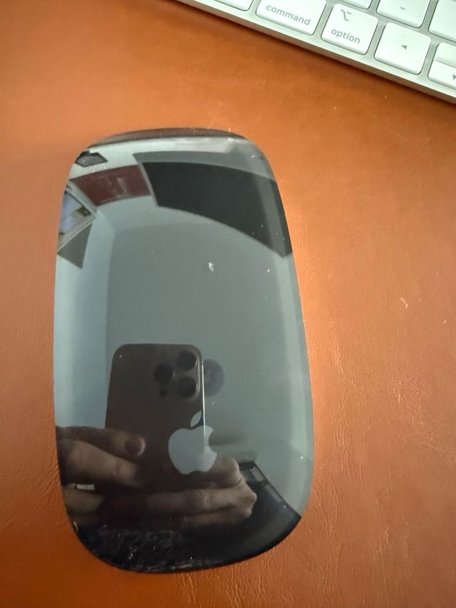 iMac Apple M3 8GB Blanco, teclado Apple y ratón