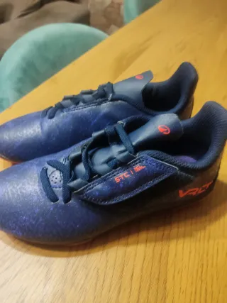 Botas de fútbol azules para niño