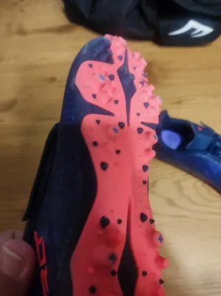 Botas de fútbol azules para niño