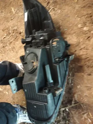 Faro derecho Kia Carens