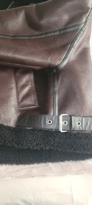 Cazadora Zara efecto piel