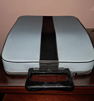 Máquina de escribir Hispano Olivetti Pluma 22