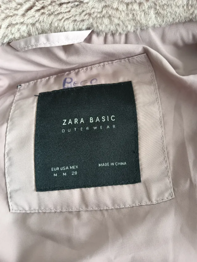 Plumífero rosa con capucha