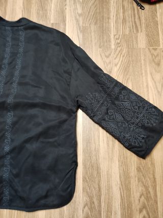 Sobrecamisa bordada