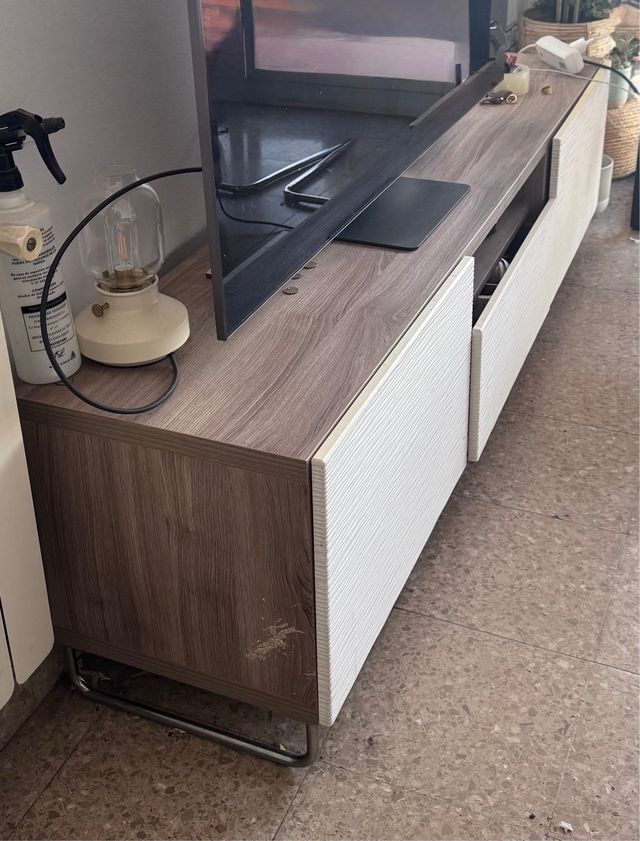 Mueble TV Ikea con cajón y puertas