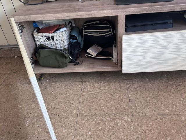 Mueble TV Ikea con cajón y puertas