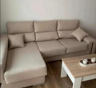 Divani chaise longue con pouf e cuscini