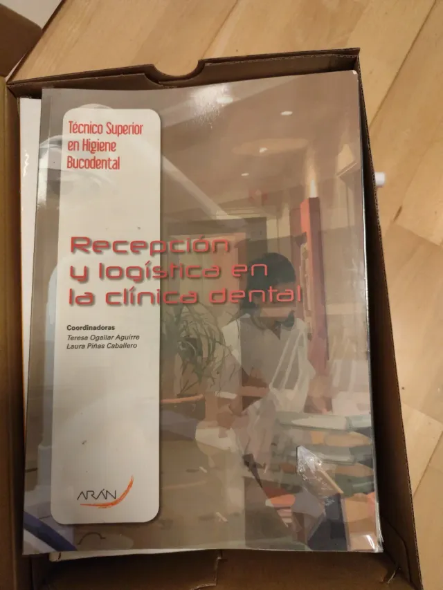 Recepción y logística en la clínica dental (Spa...