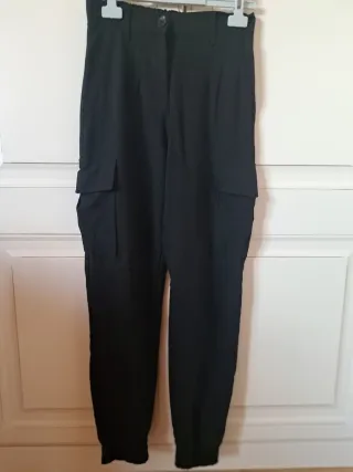 Pantalón cargo Bershka negro